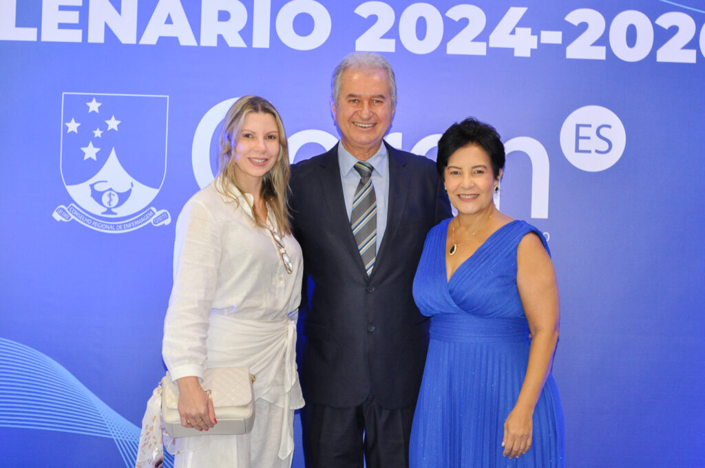 Drª. Elisangela Cozzer, Dr. Antônio Coutinho (Conselheiro Federal Eleito) e Drª. Sandra Cavati
